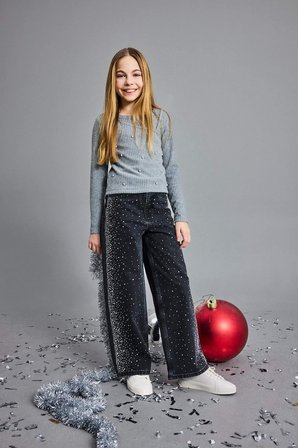 DeFacto Yılbaşı Temalı Slim Fit Dar Kesim Taşlı Fitilli Kaşkorse Uzun Kollu Tişört Kız Çocuk G6415A825WNGR377