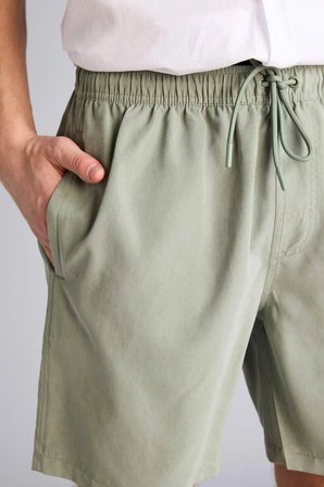 Defacto E0993AXKH440 Haki Regular Fit Kısa Boy Yumuşak Tuşeli Deniz Şortu