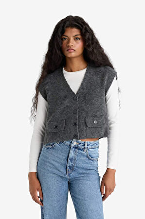 Regular Fit V Yaka Düğmeli Triko Süveter