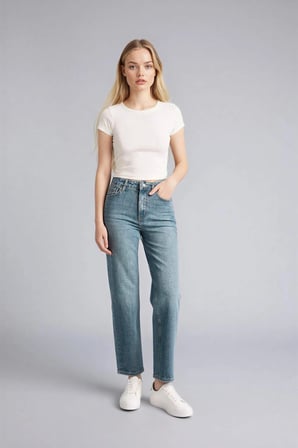 Defacto G8878AXNM28 Mavi Comfort Straıght Normal Bel Bilek Boy Jean Yıkamalı Pantolon
