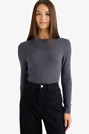 Slim Fit Dar Kesim Bisiklet Yaka Uzun Kollu Tişört