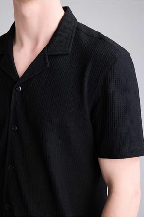 DeFacto Modern Fit Polo Yaka Dokulu Penye Kısa Kollu Gömlek C4125AX26SMBK81