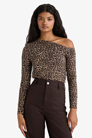 Slim Fit Dar Kesim Tek Omuzlu Leopar Desenli Uzun Kollu Tişört