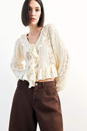 V Yaka Önden Bağlamalı Volanlı Dantel Bluz