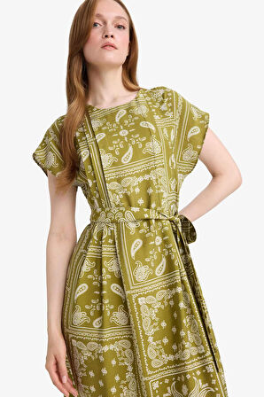 A Kesim Yuvarlak Yaka Kısa Kollu Elbise