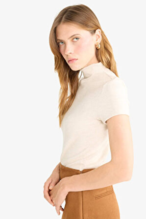 Slim Fit Dar Kesim Yarım Balıkçı Yaka Kısa Kollu Tişört