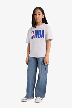 DeFacto Kız Çocuk NBA Wordmark Oversize Geniş Kalıp Bisiklet Yaka Kısa Kollu Tişört E7630A825HSGR400