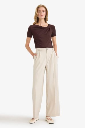 DeFacto Slim Fit Dar Kesim Kayık Yaka Kısa Kollu Bluz F8008AX25AUBN340