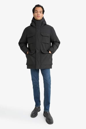 Su İtici Regular Fit Kapüşonlu Çift Cepli Fermuarlı Çıtçıtlı Mont