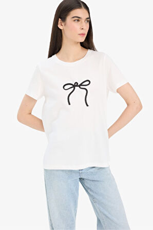 DeFacto Regular Fit Bisiklet Yaka Aplike Baskılı Penye Kısa Kollu Tişört F5108AX25SMER105