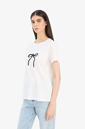 DeFacto Regular Fit Bisiklet Yaka Aplike Baskılı Penye Kısa Kollu Tişört F5108AX25SMER105