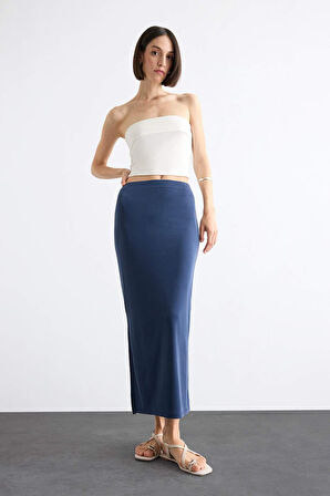 	Slim Fit Dar Kesim Yırtmaçlı Midi Etek