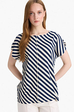 Regular Fit Kayık Yaka Bürümcük Çizgili Kısa Kollu Tişört