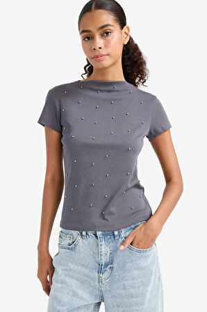 Slim Fit Dar Kesim Kayık Yaka Ribana Kısa Kollu Tişört