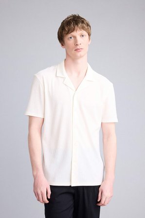 DeFacto Modern Fit Polo Yaka Dokulu Penye Kısa Kollu Gömlek C4125AX26SMWT16