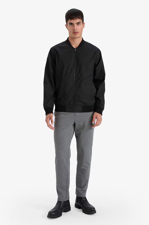 DeFacto Su İtici Slim Fit Bomber Kolej Yaka Fermuarlı Çift Cepli Mevsimlik Mont D7319AX26SPBK27