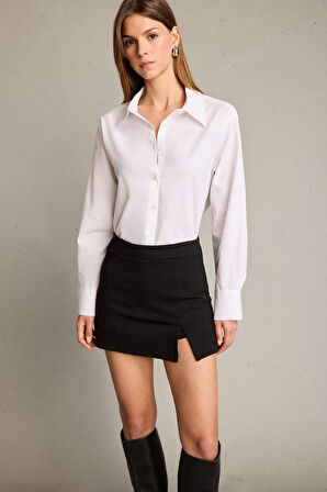 Slim Fit Dar Kesim Paça Ucu Kesik Şort