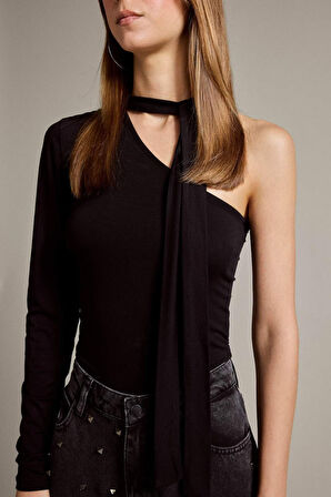 Tek Omuzlu Bağlama Detaylı Bluz