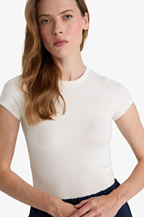 Slim Fit Dar Kesim Bisiklet Yaka Kısa Kollu Tişört