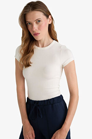 Slim Fit Dar Kesim Bisiklet Yaka Kısa Kollu Tişört