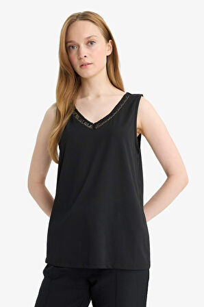 Dantel Detaylı V Yaka Atlet