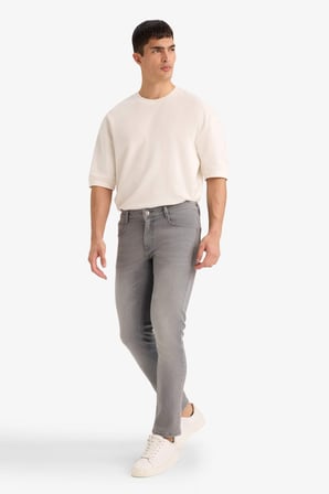 DeFacto Pedro Slim Fit Dar Kalıp Normal Bel Dar Paça Jean Pantolon D0027AX26SPNM55