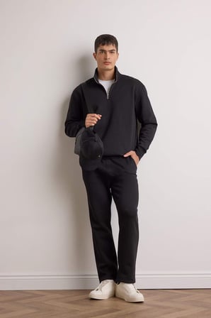 DeFacto Comfort Regular Fit Rahat Kalıp Fermuarlı Dik Yaka Basic Düz Sweatshirt X7405AZ25AUBK81