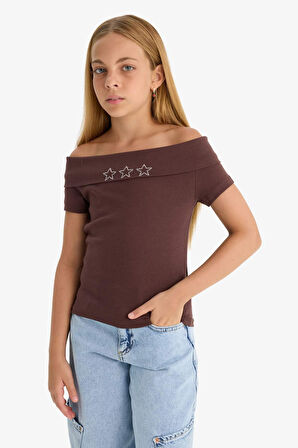 Kız Çocuk Slim Fit Dar Kesim Omuzu Açık Yıldız Desenli Yaka Baskılı Ribana Kısa Kollu Tişört