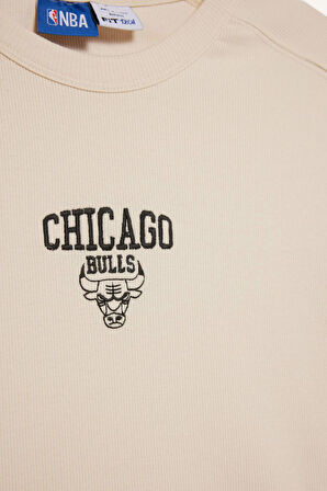 DeFactoFit NBA Chicago Bulls Standart Fit Bisiklet Yaka Nakış Baskı Fitilli Kaşkorse Kısa Kollu Tişört E3829AX25SMBG700