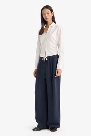 DeFacto Baggy Fıt Çift Cepli Normal Bel Standart Boy Akışkan Kumaş Pantolon G2870AX25AUNV200