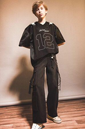 Erkek Çocuk Oversize Geniş Kalıp V Yaka Baskılı Tül Kısa Kollu Tişört