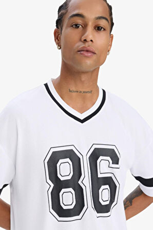 DeFactoFit Hızlı Kuruyan Oversize Geniş Kalıp V Yaka Baskılı Sporcu Kısa Kollu Tişört E4118AX25SMWT34