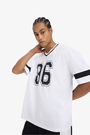 DeFactoFit Hızlı Kuruyan Oversize Geniş Kalıp V Yaka Baskılı Sporcu Kısa Kollu Tişört E4118AX25SMWT34