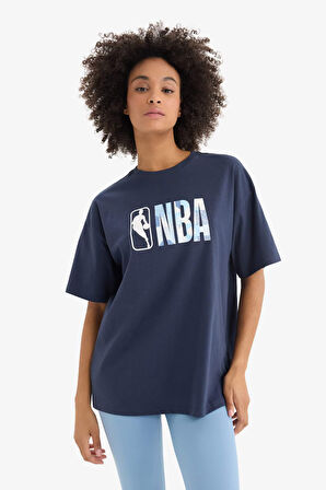 DeFactoFit NBA Wordmark Oversize Fit Bisiklet Yaka Sporcu Kısa Kollu Tişört E3628AX25SMNV94