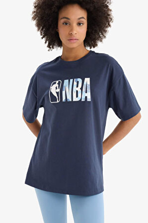 DeFactoFit NBA Wordmark Oversize Fit Bisiklet Yaka Sporcu Kısa Kollu Tişört E3628AX25SMNV94