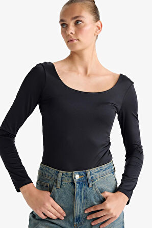 Kare Yaka Uzun Kollu Çıtçıtlı Body
