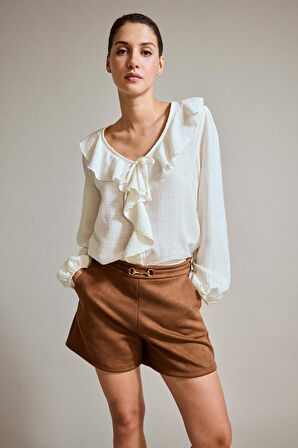 Aksesuar Detaylı Süet Şort