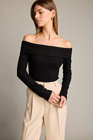 Kayık Yaka Uzun Kollu Tişört