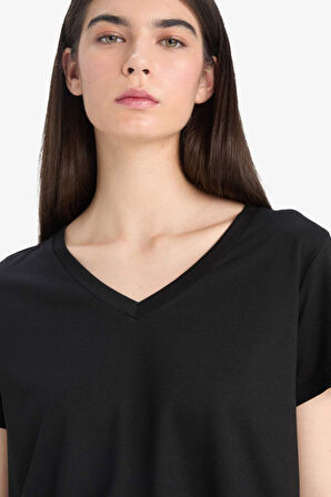Regular Fit V Yaka Basic Düz Kısa Kollu Tişört