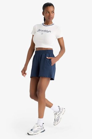 DeFacto NBA New York Knicks Slim Fit Dar Kesim Crop Bisiklet Yaka Ribana Kısa Kollu Tişört E3612AX25SMER105