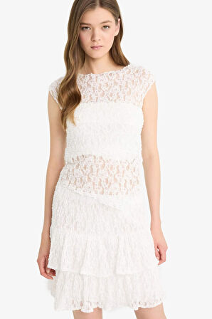 DeFacto Coool Fitted Yuvarlak Yaka Dantel Kısa Kollu Bluz F5197AX25HSWT32