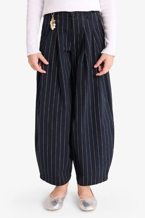 DeFacto %100 Pamuk Baggy Fit Charm Detaylı Geniş Paça Gabardin Pantolon Kız Çocuk G3250A825WNAR215