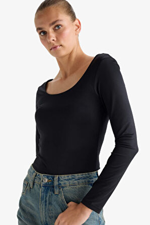 Kare Yaka Uzun Kollu Çıtçıtlı Body
