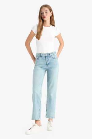 DeFacto Comfort Straıght Normal Bel Bilek Boy Jean Yıkamalı Pantolon G2215AX25WNNM28