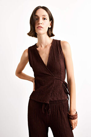 Fitted Önden Bağlamalı Bürümcük Kolsuz Bluz