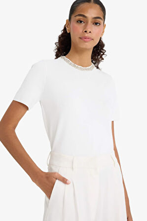 Regular Fit Bisiklet Yaka İşlemeli Krep Kısa Kollu Kazak