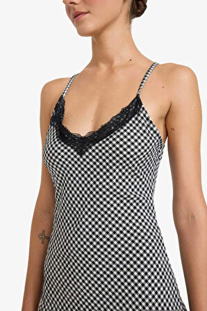 V Yaka Baskılı Gofre Dokulu Kısa Kollu Midi Elbise