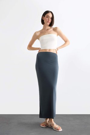DeFacto 	Slim Fit Dar Kesim Yırtmaçlı Midi Etek F8335AX25SMAR129