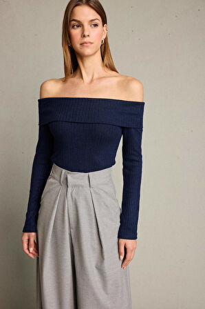 Kayık Yaka Uzun Kollu Tişört