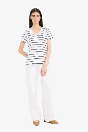 Relax Fit V Yaka Çizgili Kısa Kollu Tişört